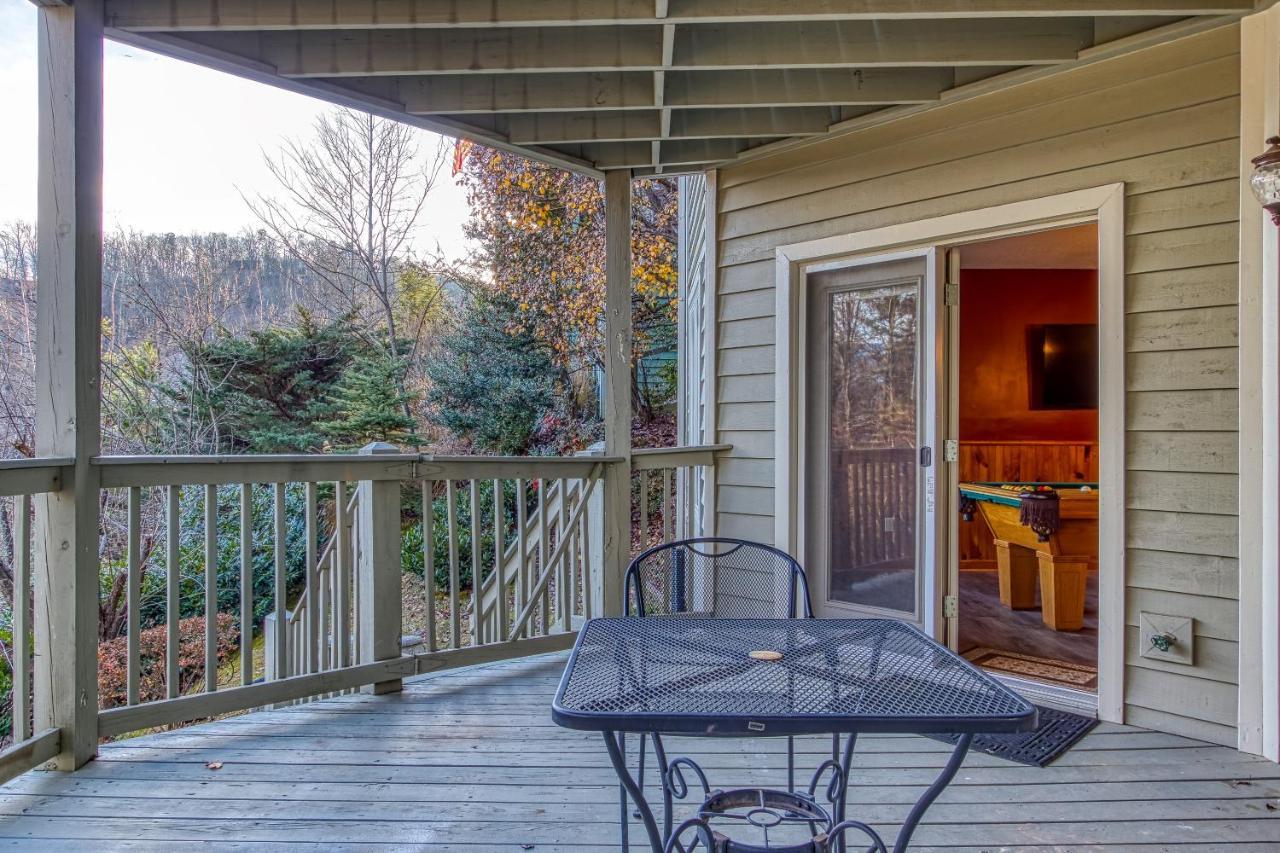 Tree Tops Retreat: Luxury Mountain Suites with Hot Tub and Bear Sightings Gatlinburg Exterior photo