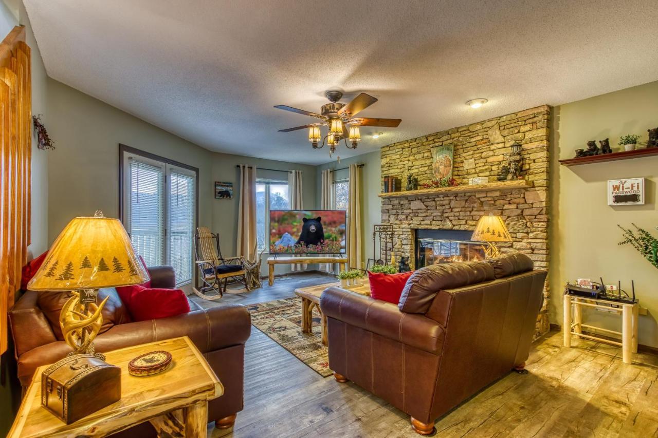 Tree Tops Retreat: Luxury Mountain Suites with Hot Tub and Bear Sightings Gatlinburg Exterior photo