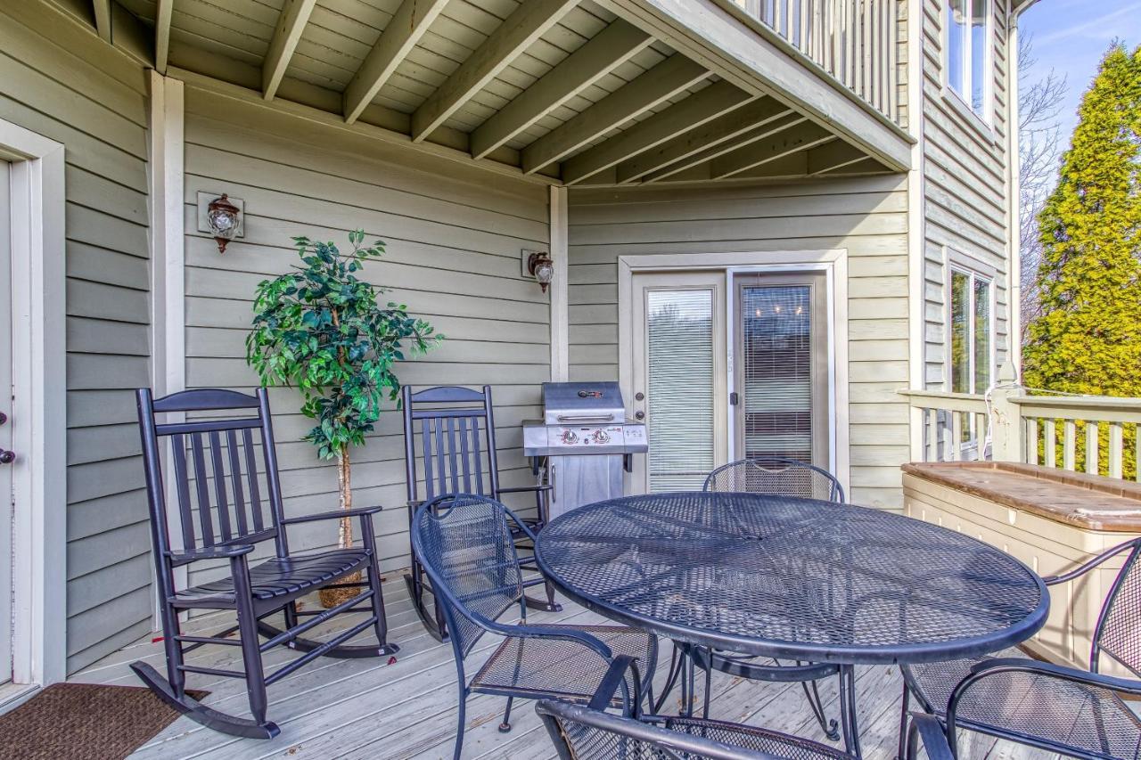 Tree Tops Retreat: Luxury Mountain Suites with Hot Tub and Bear Sightings Gatlinburg Exterior photo