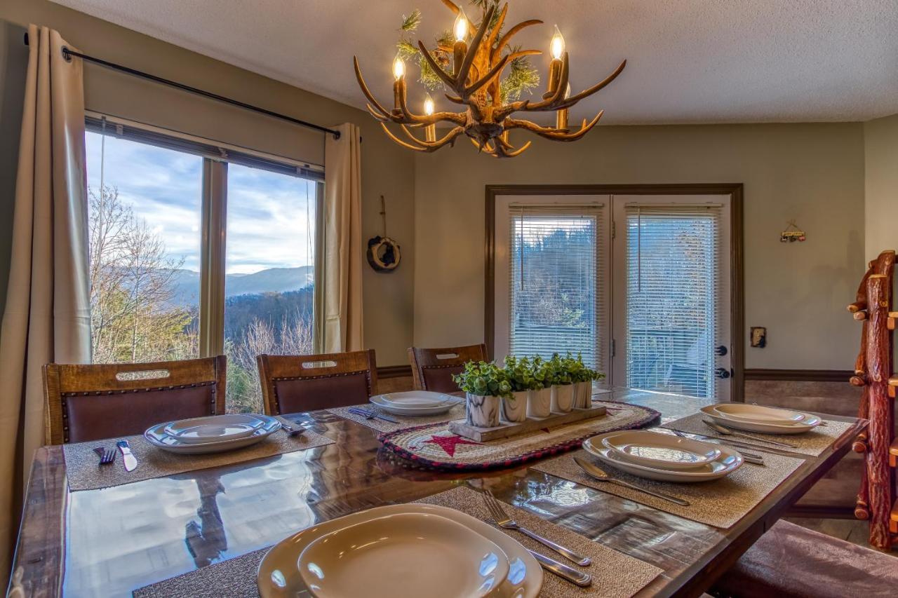 Tree Tops Retreat: Luxury Mountain Suites with Hot Tub and Bear Sightings Gatlinburg Exterior photo