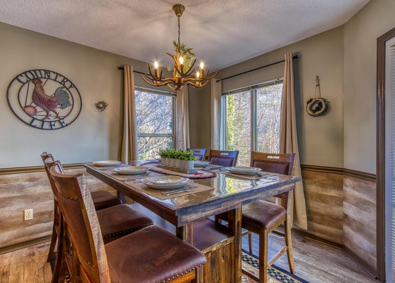 Tree Tops Retreat: Luxury Mountain Suites with Hot Tub and Bear Sightings Gatlinburg Exterior photo