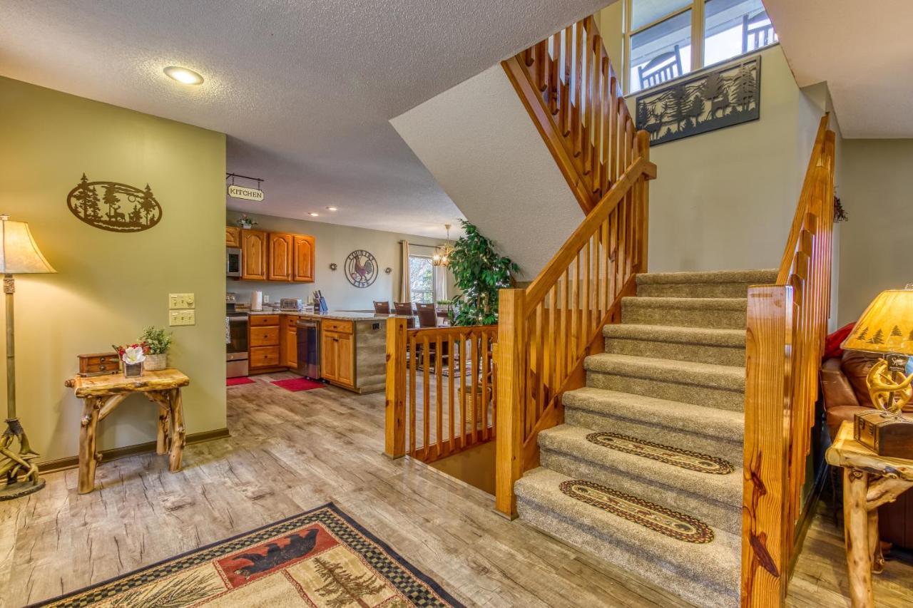 Tree Tops Retreat: Luxury Mountain Suites with Hot Tub and Bear Sightings Gatlinburg Exterior photo