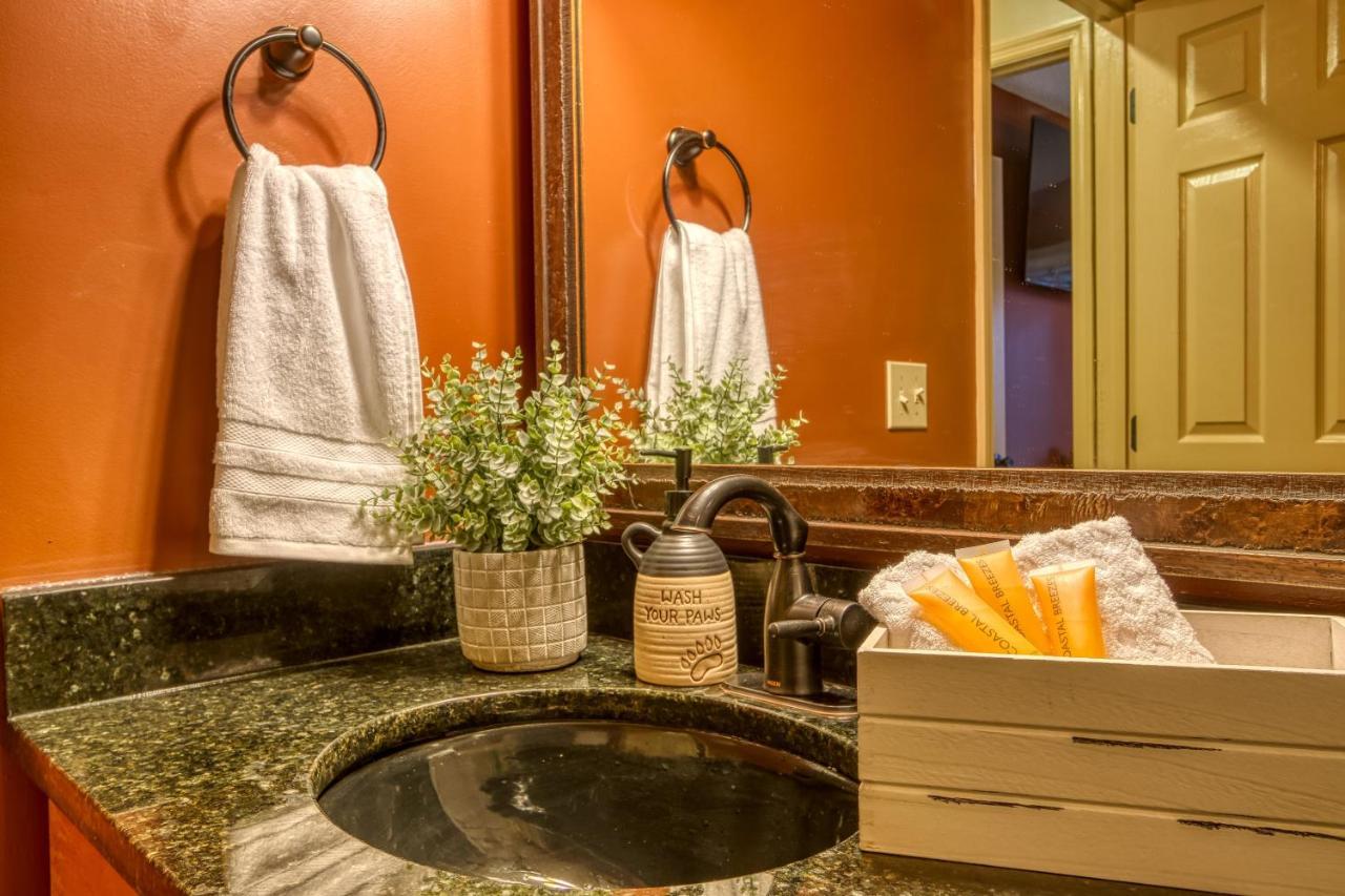 Tree Tops Retreat: Luxury Mountain Suites with Hot Tub and Bear Sightings Gatlinburg Exterior photo