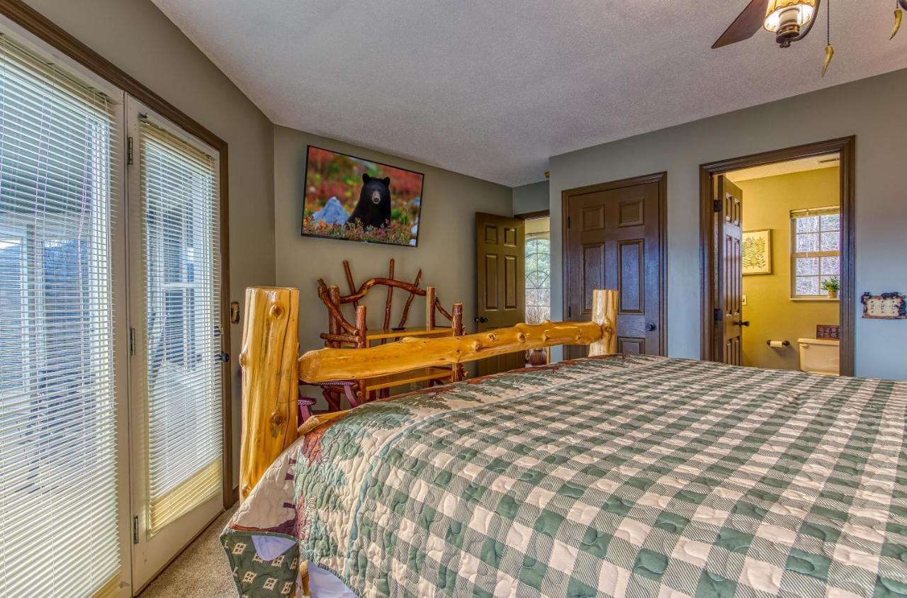 Tree Tops Retreat: Luxury Mountain Suites with Hot Tub and Bear Sightings Gatlinburg Exterior photo