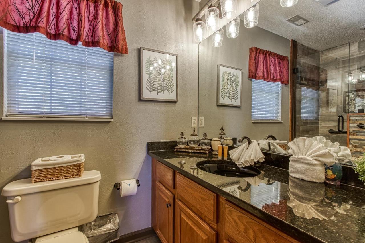 Tree Tops Retreat: Luxury Mountain Suites with Hot Tub and Bear Sightings Gatlinburg Exterior photo